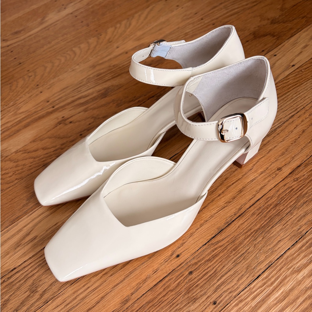 Reformation Denise Pump In Almond Patent Nwt